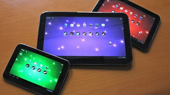 Toshiba Excite 13 in the center of